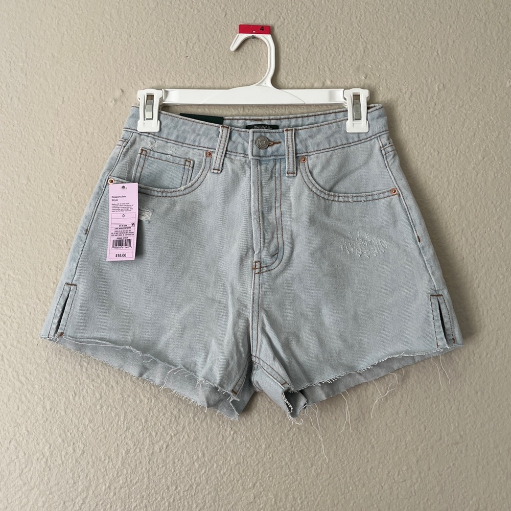 NWT Wild Fable Cutoff High Waist Light Wash Jean Shorts Size 0 2.5” Inseam